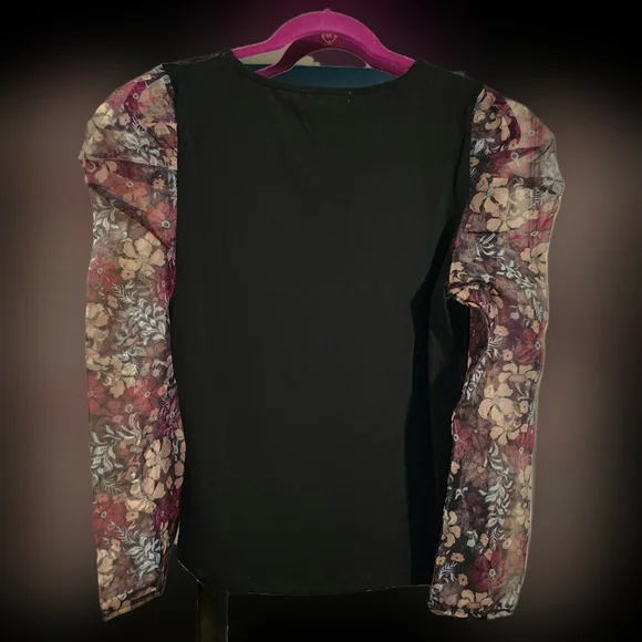 Design History Floral Puff Sleeve Top NWT - Picture 2 of 4